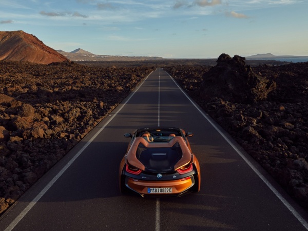 BMW i8 Roadster фото