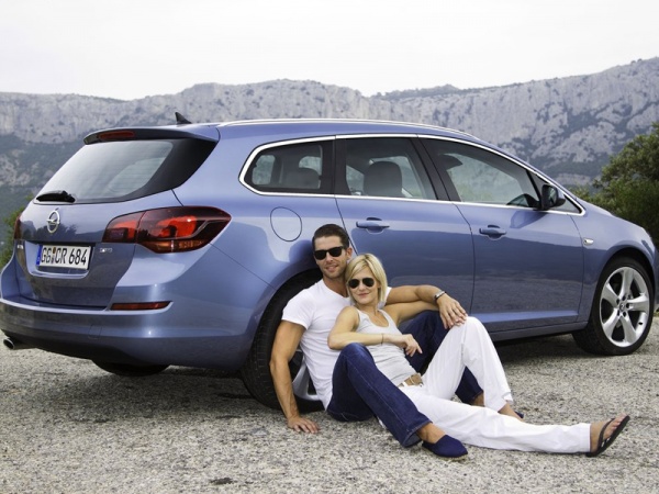 Opel Astra Sports Tourer фото